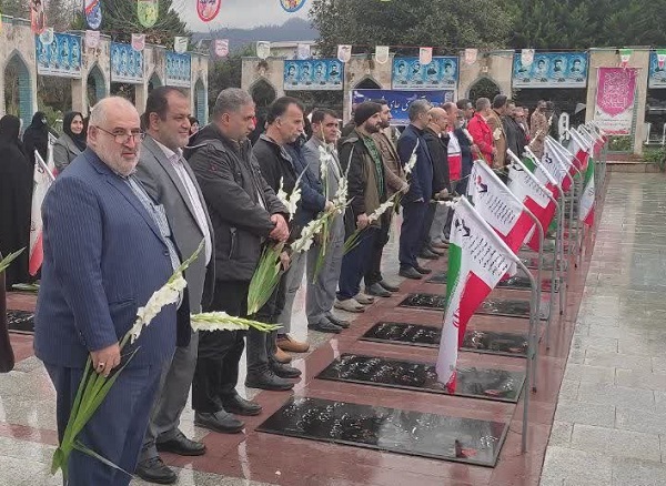 ادای احترام مسئولین هیئت های استانی به مقام شامخ شهیدان